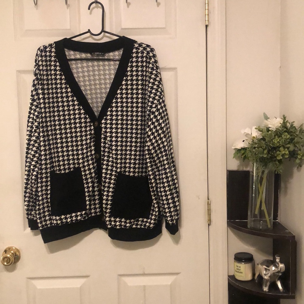 Houndstooth button down cardigan with pockets